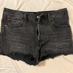 Levi’s® 501 Original Cutoff Denim Short (size 29)